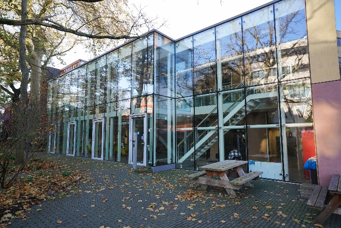 Ingang vanuit de buitenplaats naar de orangerie